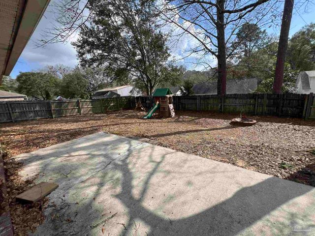 7230 Annandale Dr, Pensacola, FL 32526