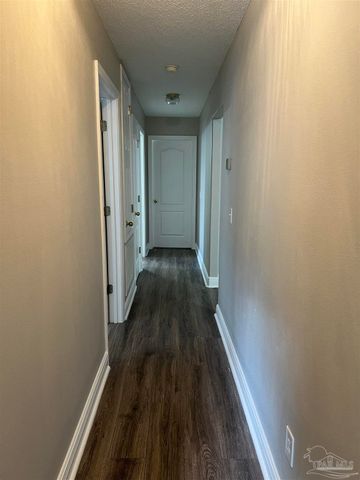 7230 Annandale Dr, Pensacola, FL 32526