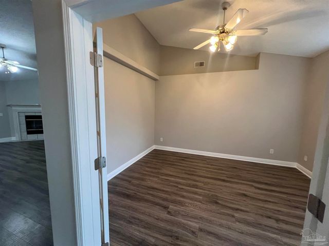 7230 Annandale Dr, Pensacola, FL 32526