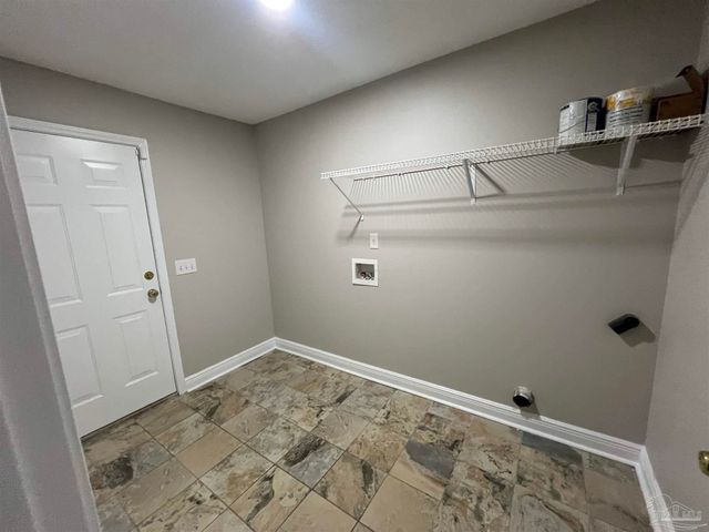 7230 Annandale Dr, Pensacola, FL 32526