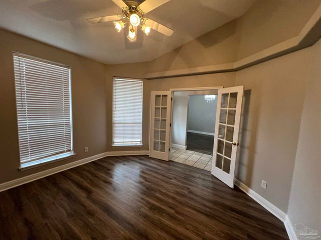 7230 Annandale Dr, Pensacola, FL 32526