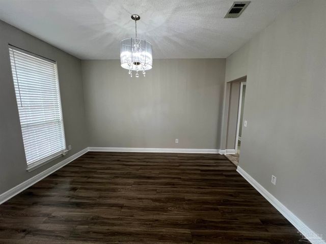 7230 Annandale Dr, Pensacola, FL 32526