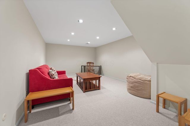 4532 Carriage Hill Lane, Columbus, OH 43220