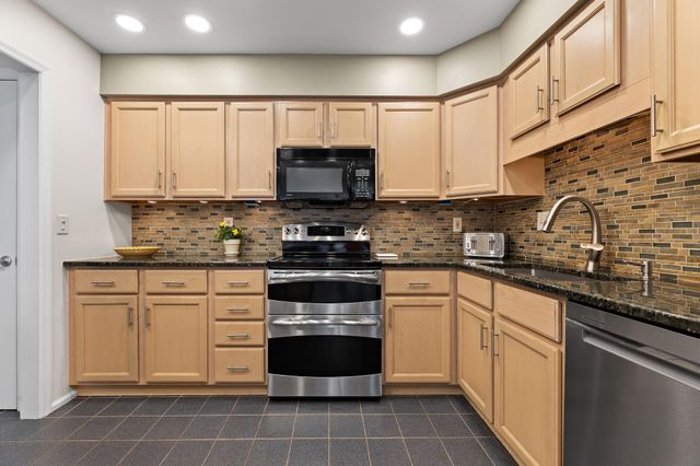 4532 Carriage Hill Lane, Columbus, OH 43220