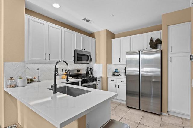 41985 Davenport C, Murrieta, CA 92562