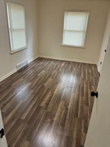 1512 W College Street, Independence, MO 64050