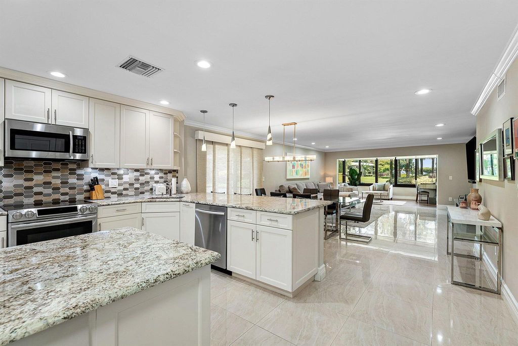 18 Westgate Lane A, Boynton Beach, FL 33436