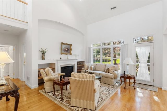 91 Emerald Ct 91, Tewksbury, MA 01876