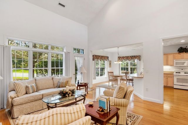91 Emerald Ct 91, Tewksbury, MA 01876