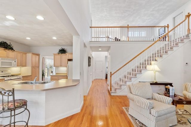 91 Emerald Ct 91, Tewksbury, MA 01876