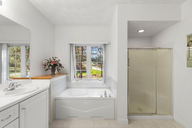 91 Emerald Ct 91, Tewksbury, MA 01876