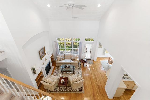91 Emerald Ct 91, Tewksbury, MA 01876