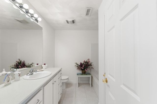 91 Emerald Ct 91, Tewksbury, MA 01876
