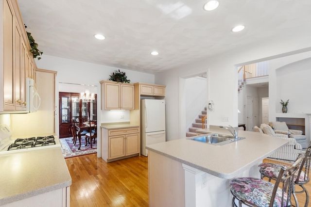 91 Emerald Ct 91, Tewksbury, MA 01876