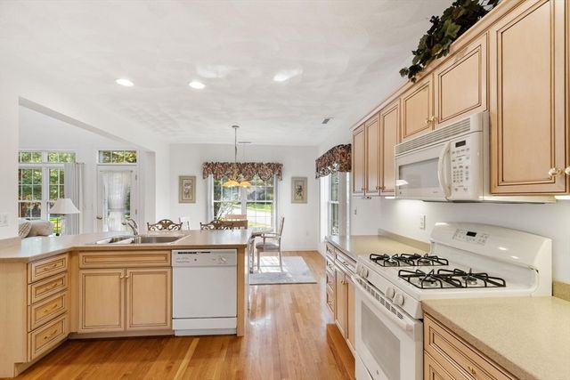 91 Emerald Ct 91, Tewksbury, MA 01876