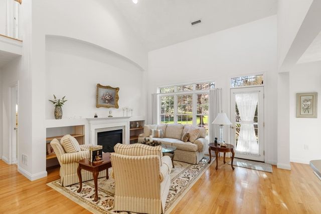 91 Emerald Ct 91, Tewksbury, MA 01876