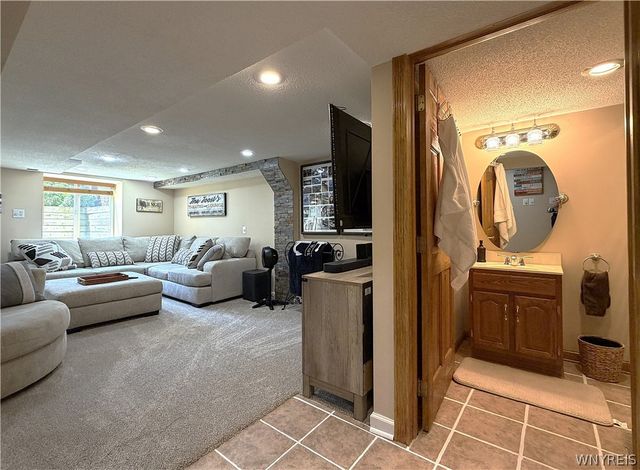2 Autumn Lane, Cheektowaga, NY 14043