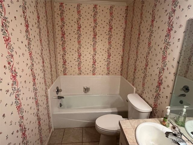 212 Pine Needle Drive, Selma, AL 36701