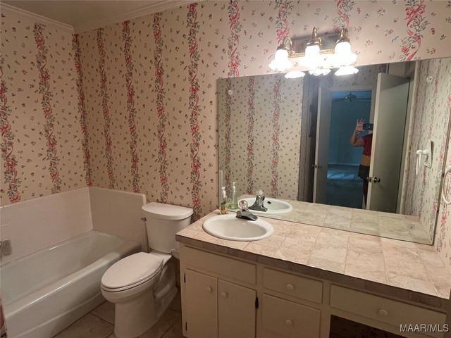 212 Pine Needle Drive, Selma, AL 36701