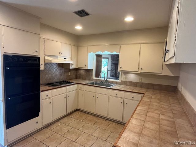 212 Pine Needle Drive, Selma, AL 36701