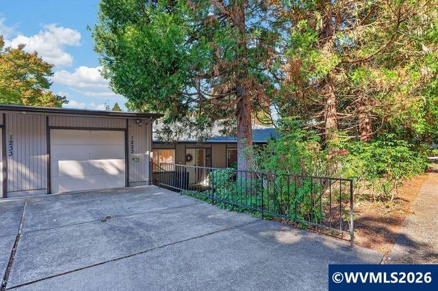1223 Karen Wy NW, Salem, OR 97304
