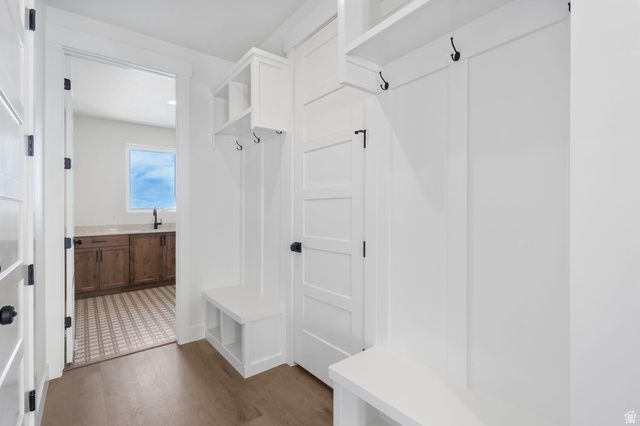 692 E MOUNTAIN RD., North Ogden, UT 84414