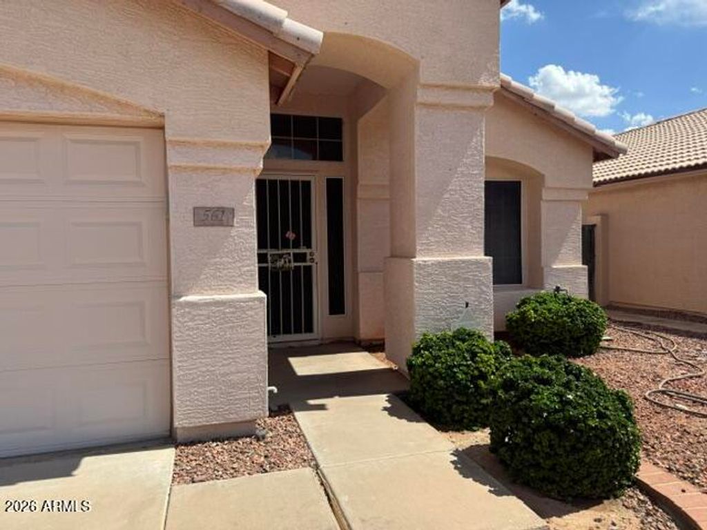 561 S SILVERBRUSH Drive, Chandler, AZ 85226 — exterior