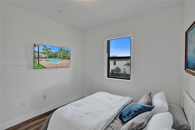 136 SW 185th Way, Pembroke Pines, FL 33029