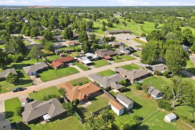 304 Country Club Terrace, Midwest City, OK 73110