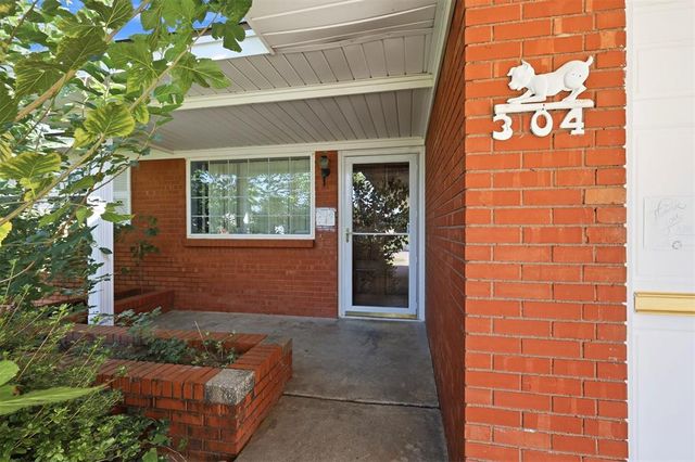 304 Country Club Terrace, Midwest City, OK 73110