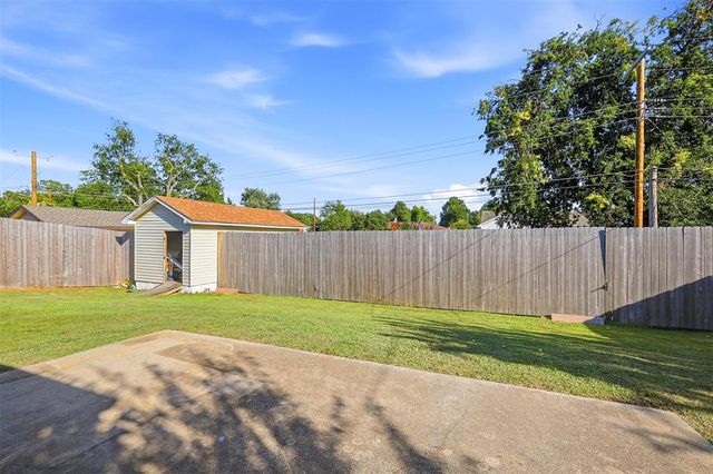 304 Country Club Terrace, Midwest City, OK 73110
