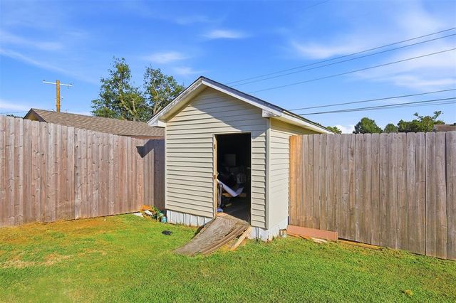 304 Country Club Terrace, Midwest City, OK 73110