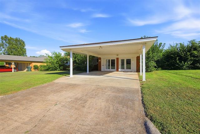 304 Country Club Terrace, Midwest City, OK 73110