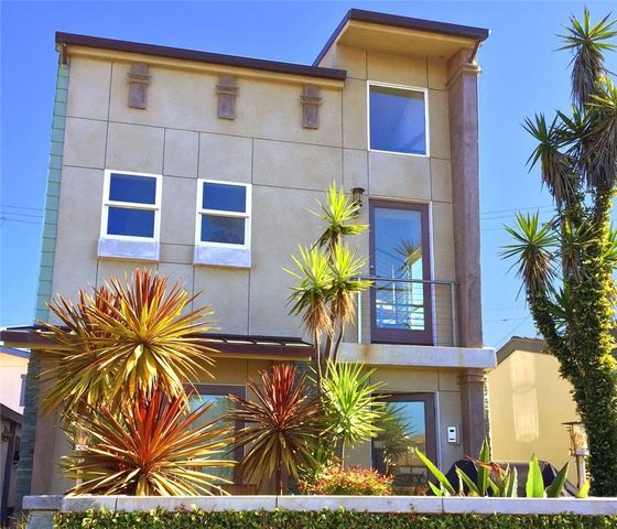 1826 W Balboa Boulevard A, Newport Beach, CA 92663