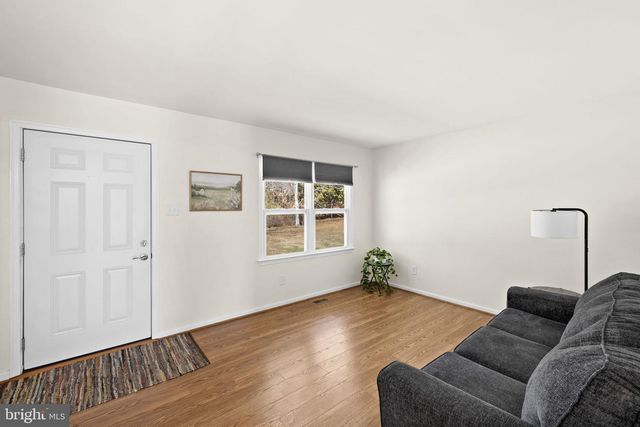 25 OLD FARM RD, Fredericksburg, VA 22406