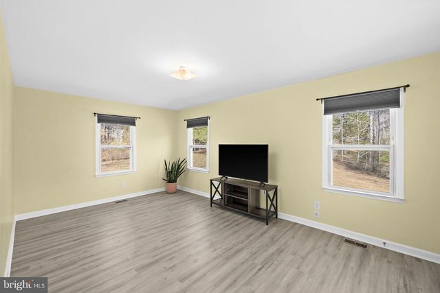 25 OLD FARM RD, Fredericksburg, VA 22406