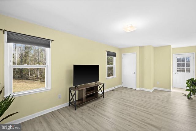 25 OLD FARM RD, Fredericksburg, VA 22406