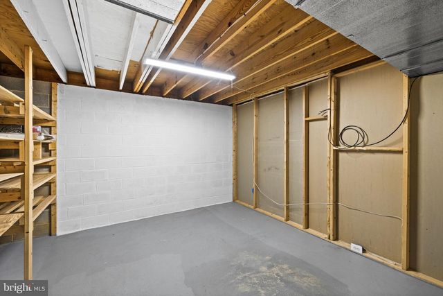 25 OLD FARM RD, Fredericksburg, VA 22406