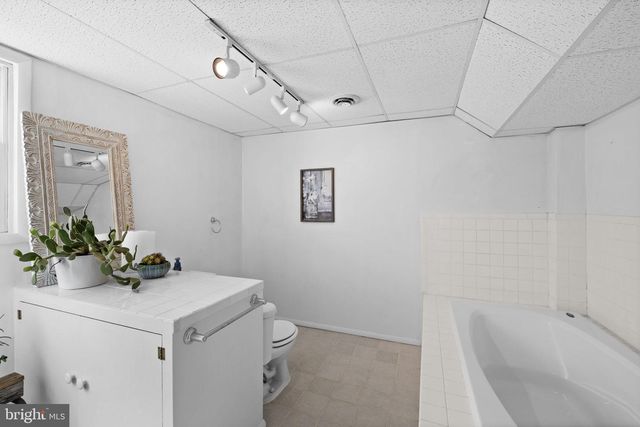 25 OLD FARM RD, Fredericksburg, VA 22406