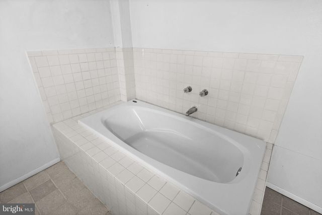 25 OLD FARM RD, Fredericksburg, VA 22406