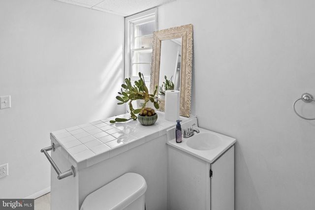 25 OLD FARM RD, Fredericksburg, VA 22406