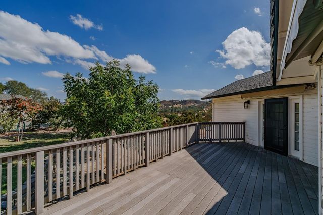 100 Dakota Dr, Valley Springs, CA 95252