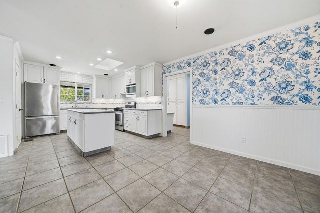 100 Dakota Dr, Valley Springs, CA 95252