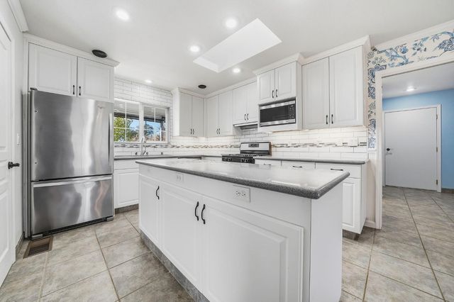 100 Dakota Dr, Valley Springs, CA 95252