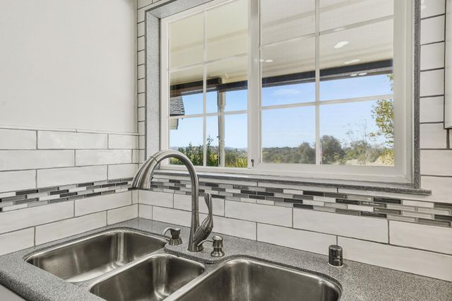 100 Dakota Dr, Valley Springs, CA 95252