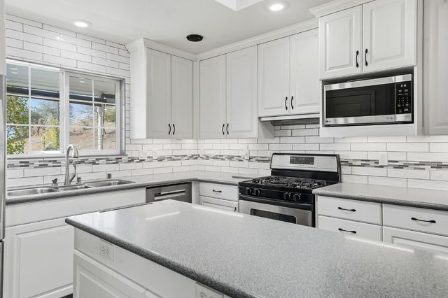 100 Dakota Dr, Valley Springs, CA 95252