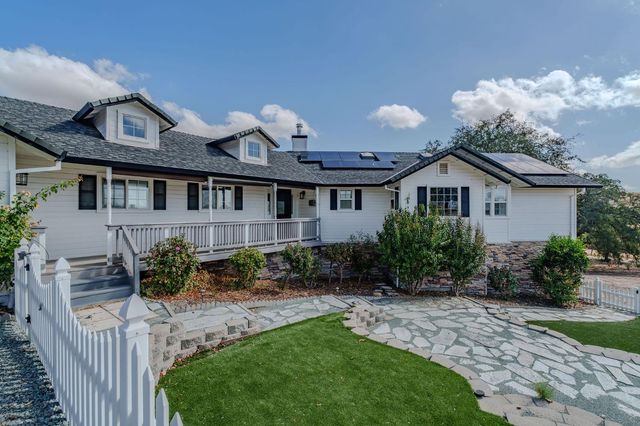 100 Dakota Dr, Valley Springs, CA 95252