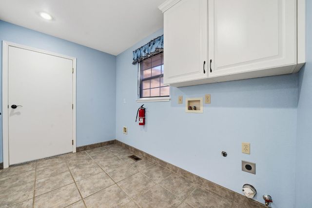 100 Dakota Dr, Valley Springs, CA 95252