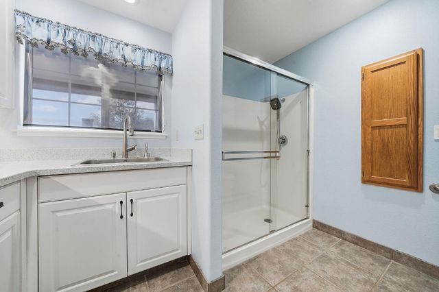 100 Dakota Dr, Valley Springs, CA 95252