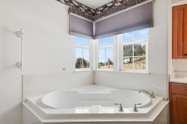 100 Dakota Dr, Valley Springs, CA 95252